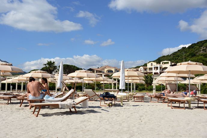 Imagen de los exteriores del Hotel Abi d'Oru Sardinian Beach Resort & Spa. Foto 15