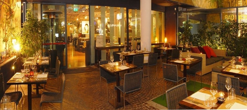 Imagen del bar/restaurante del Hotel Abitart. Foto 1