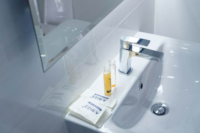 Imagen de la habitación del Hotel Abizz Kwanphayao. Foto 18