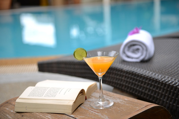 Imagen de la piscina del Hotel Abloom Exclusive Serviced Apartments. Foto 15