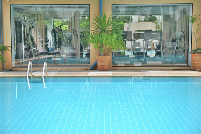 Imagen de la piscina del Hotel Abloom Exclusive Serviced Apartments. Foto 16