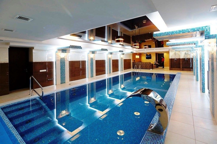 Imagen de la piscina del Hotel Abnicum. Foto 15