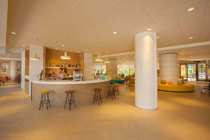 Imagen del bar/restaurante del Hotel Abora Continental By Lopesan Hotels. Foto 4