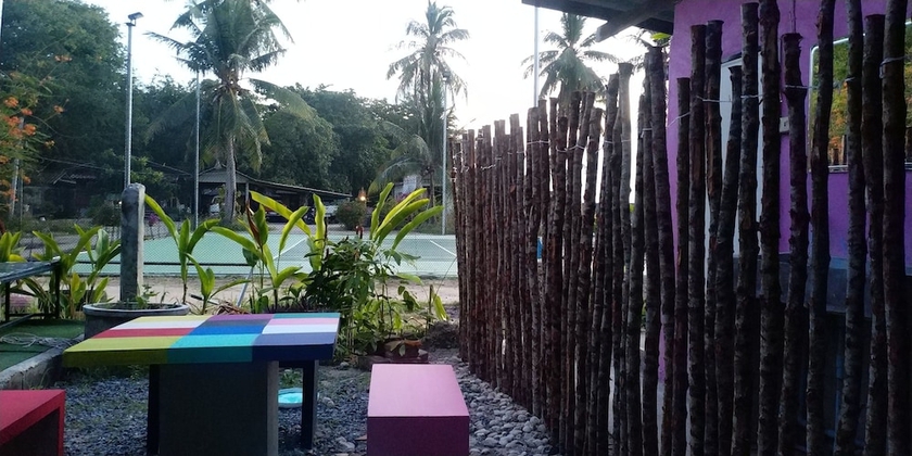 Imagen de los exteriores del Hotel Above and Beyond Hostel. Foto 9