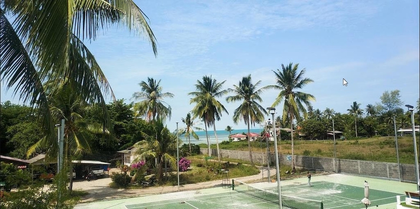 Imagen de los exteriores del Hotel Above and Beyond Hostel. Foto 12