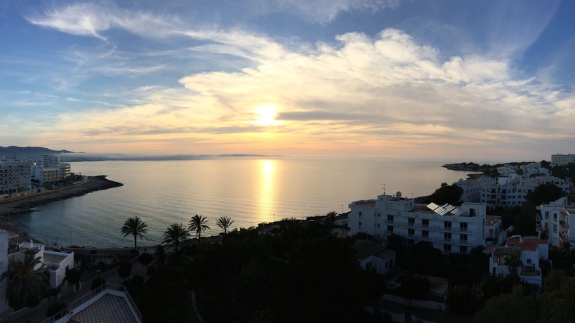 Imagen de los exteriores del Hotel Abrat. Foto 13