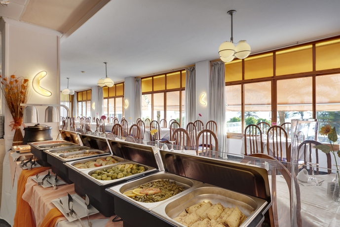 Imagen del bar/restaurante del Hotel Abrat. Foto 4