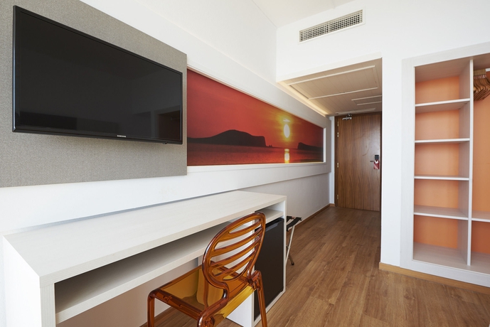 Imagen de los interiores del Hotel Abrat. Foto 14