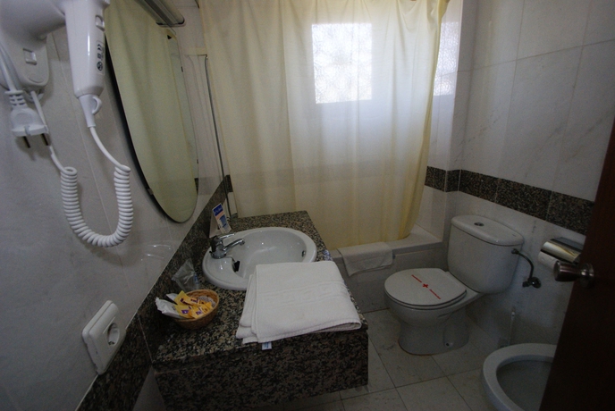 Imagen de la habitación del Hotel Abrat. Foto 11