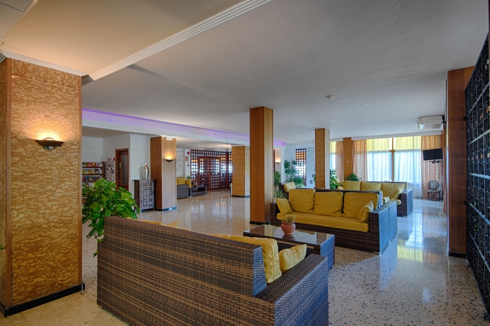 Imagen de los interiores del Hotel Abrat. Foto 15