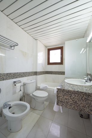 Imagen de la habitación del Hotel Abrat. Foto 12