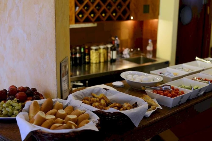 Imagen del bar/restaurante del Hotel Abratel Suites. Foto 6