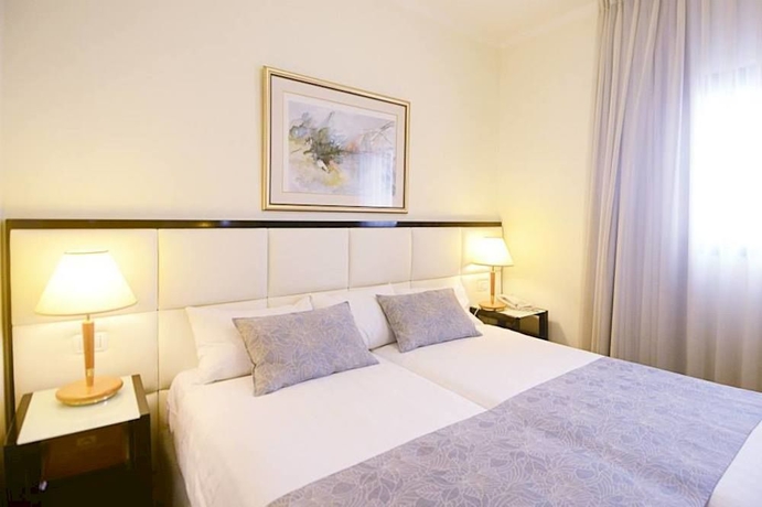 Imagen de la habitación del Hotel Abratel Suites. Foto 9