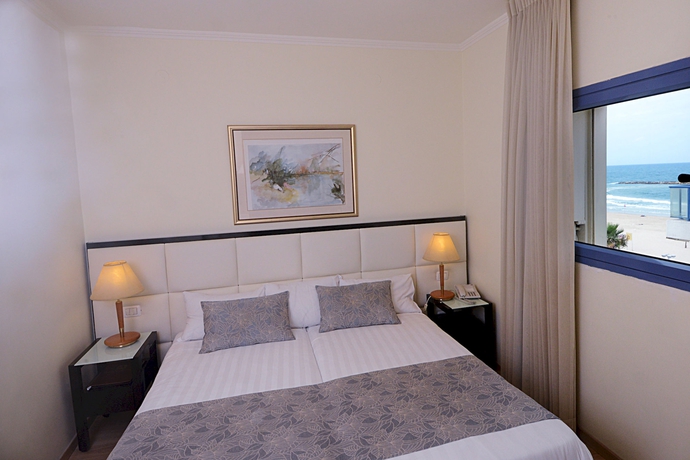 Imagen de la habitación del Hotel Abratel Suites. Foto 12