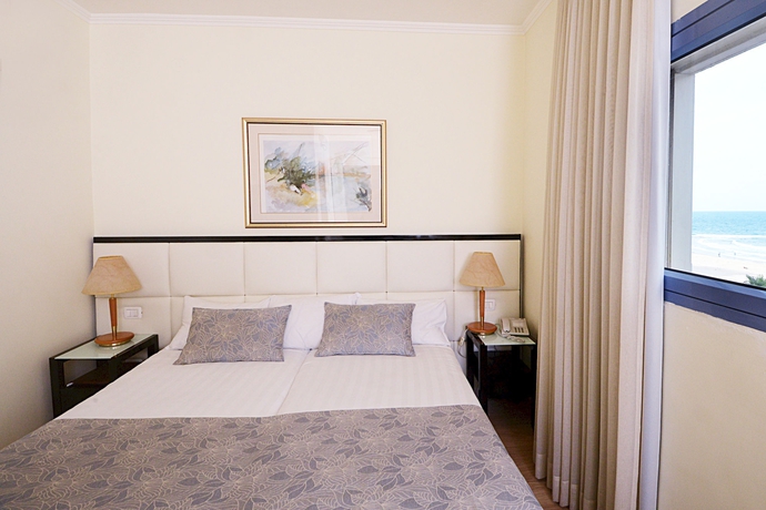 Imagen de la habitación del Hotel Abratel Suites. Foto 13