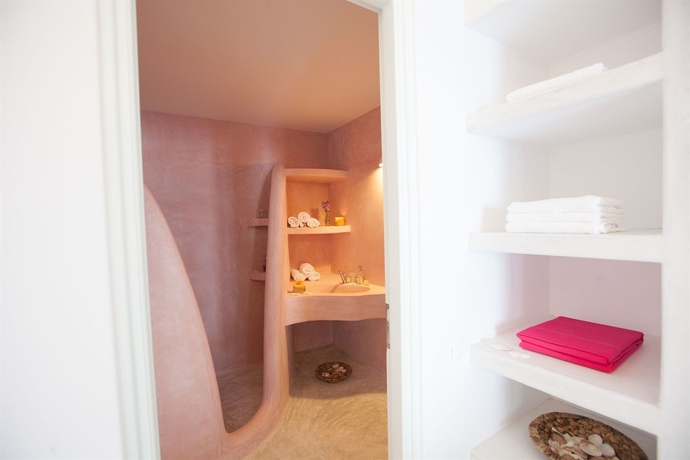 Imagen de la habitación del Hotel Abrazo Villas. Foto 6