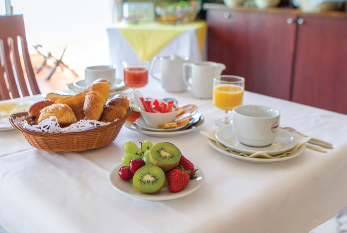 Imagen del bar/restaurante del Hotel Abrial. Foto 2