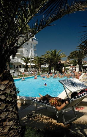 Imagen de la piscina del Hotel Abruzzo Marina. Foto 16