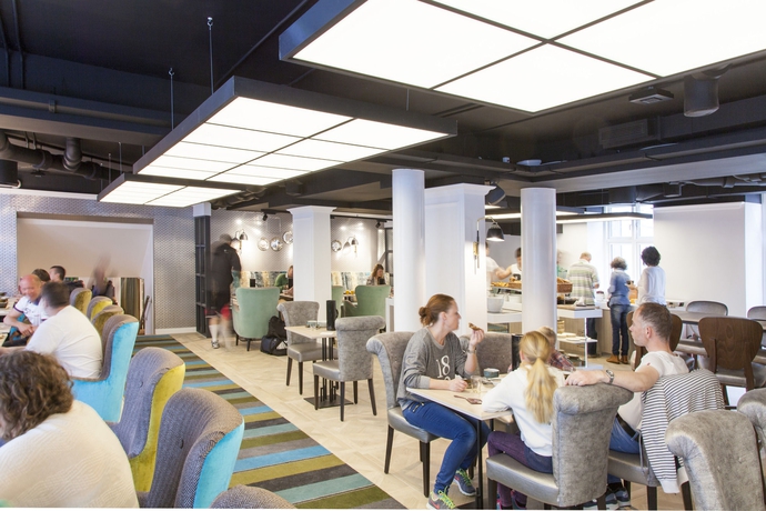 Imagen del bar/restaurante del Hotel Absalon. Foto 4