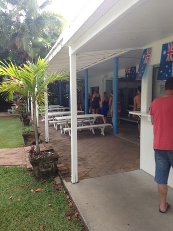 Imagen de los exteriores del Hotel Absolute Backpackers. Foto 12