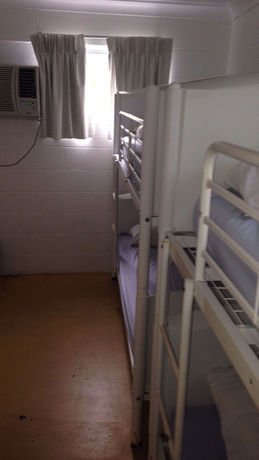 Imagen de la piscina del Hotel Absolute Backpackers. Foto 15