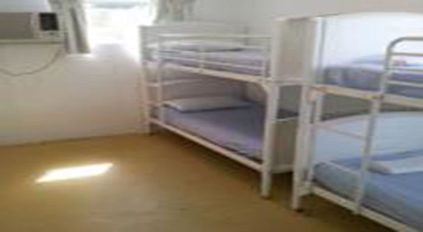 Imagen de los exteriores del Hotel Absolute Backpackers. Foto 13