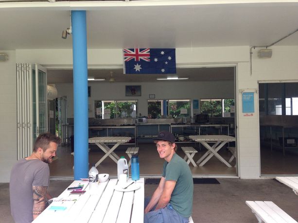 Imagen de los exteriores del Hotel Absolute Backpackers. Foto 14