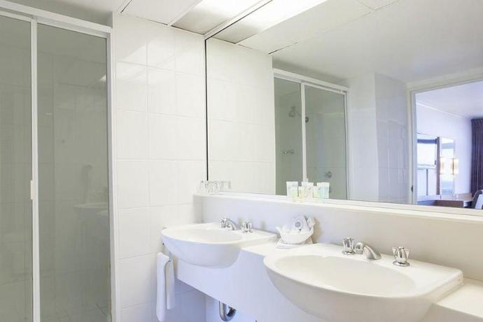 Imagen general del Hotel Absolute Beachfront Opal Cove Resort. Foto 2