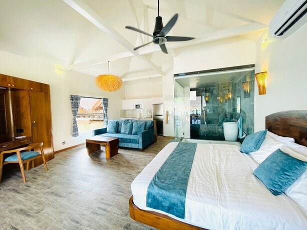 Imagen de la habitación del Hotel Absolute Beachfront Resort. Foto 13