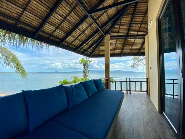 Imagen de la habitación del Hotel Absolute Beachfront Resort. Foto 14