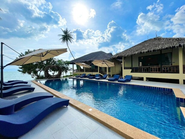 Imagen de la habitación del Hotel Absolute Beachfront Resort. Foto 15