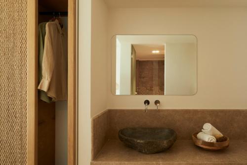 Imagen de la habitación del Hotel Absolute Kiotari Resort. Foto 17