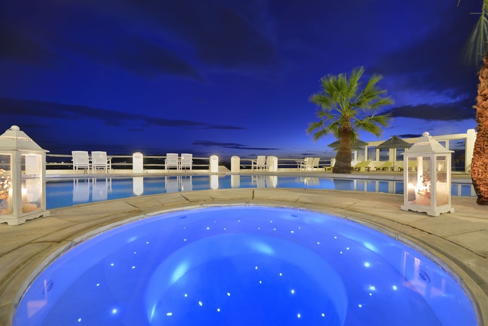Imagen de la piscina del Hotel Absolute Mykonos Suites and More. Foto 15