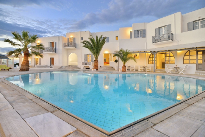 Imagen de la piscina del Hotel Absolute Mykonos Suites and More. Foto 16