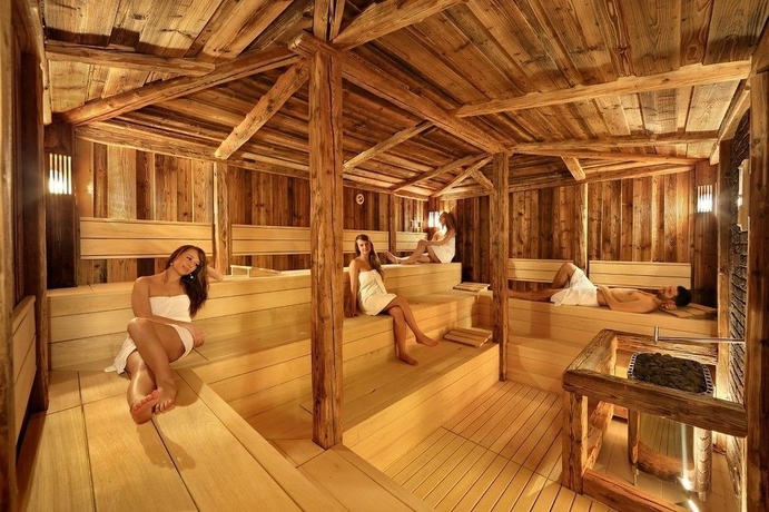 Imagen de la piscina del Hotel Absolutum Wellness. Foto 11