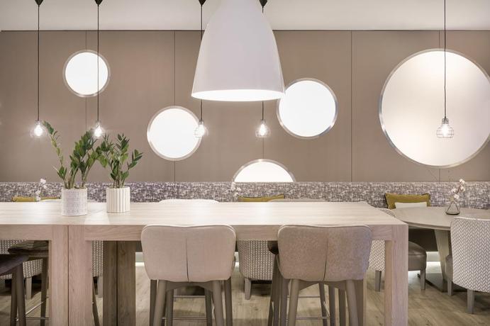 Imagen del bar/restaurante del Hotel Ac Alicante By Marriott. Foto 2