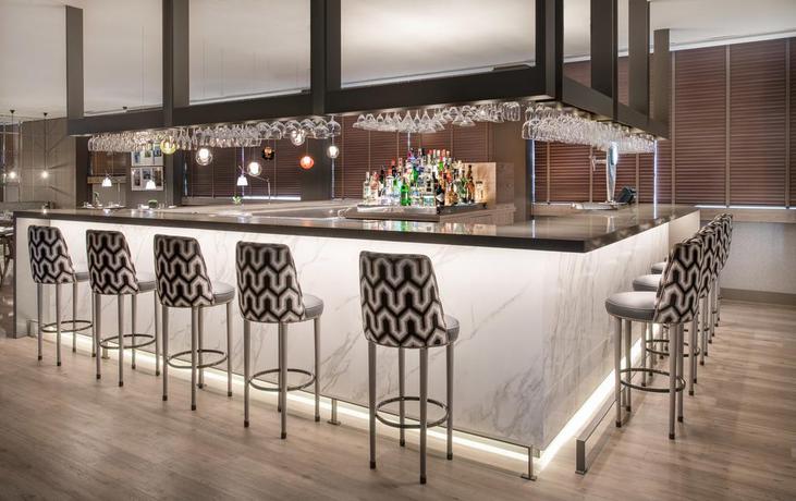 Imagen del bar/restaurante del Hotel Ac Alicante By Marriott. Foto 3