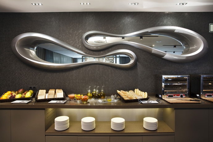 Imagen del bar/restaurante del Hotel Ac Atocha By Marriott. Foto 5