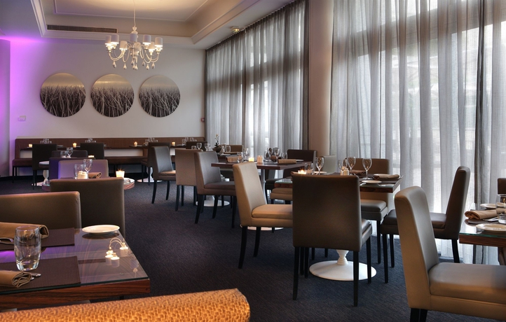 Imagen del bar/restaurante del Hotel Ac By Marriott Ambassadeur Antibes - Juan Les Pins. Foto 4