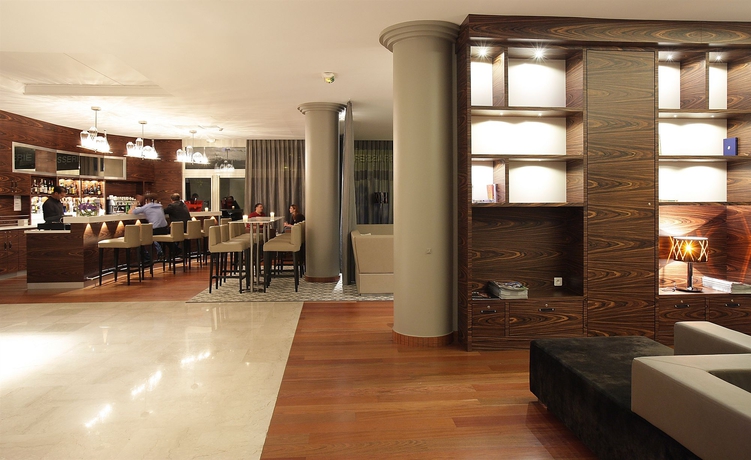 Imagen del bar/restaurante del Hotel Ac By Marriott Ambassadeur Antibes - Juan Les Pins. Foto 5