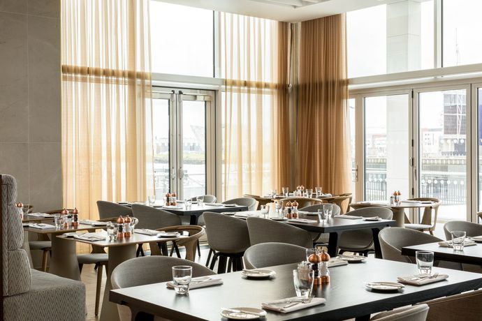 Imagen de los interiores del Hotel Ac By Marriott Belfast. Foto 17