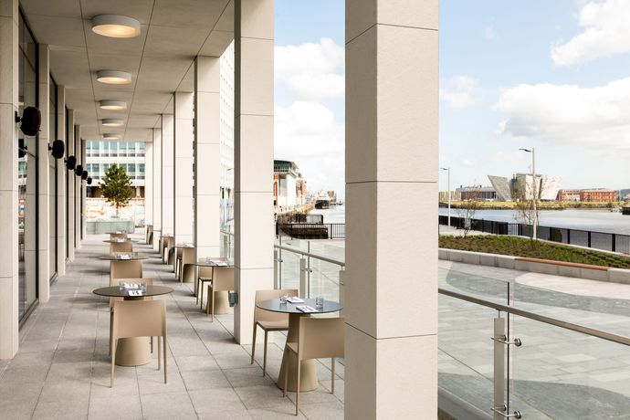 Imagen del bar/restaurante del Hotel Ac By Marriott Belfast. Foto 5