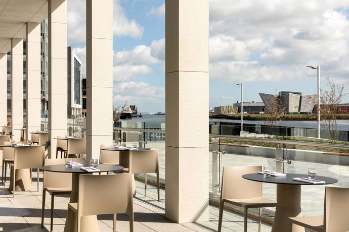 Imagen de los interiores del Hotel Ac By Marriott Belfast. Foto 19