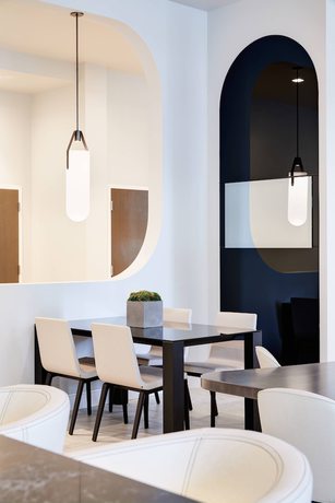 Imagen de los interiores del Hotel Ac By Marriott Charlotte Southpark. Foto 14