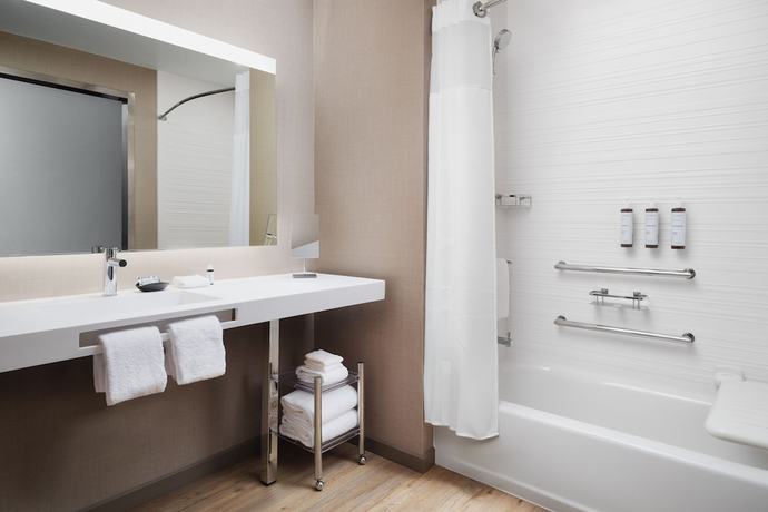 Imagen de la habitación del Hotel Ac Dayton. Foto 12