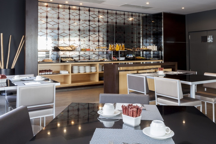 Imagen del bar/restaurante del Hotel Ac Elda By Marriott. Foto 2