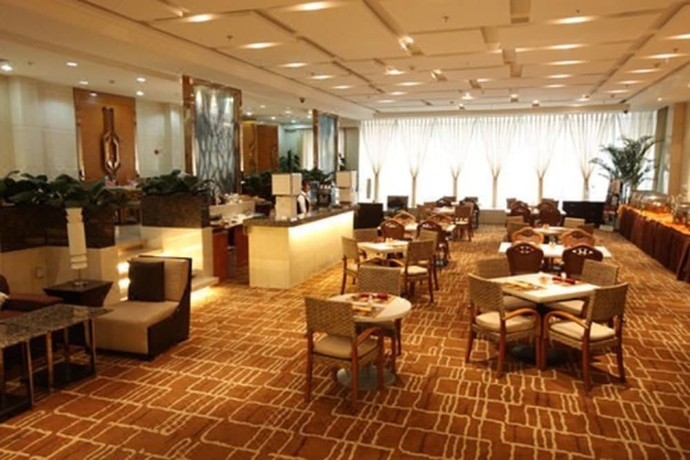 Imagen del bar/restaurante del Hotel Ac Embassy. Foto 3