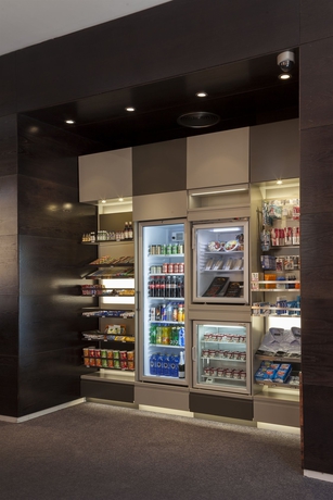 Imagen del bar/restaurante del Hotel Ac Los Vascos By Marriott. Foto 4