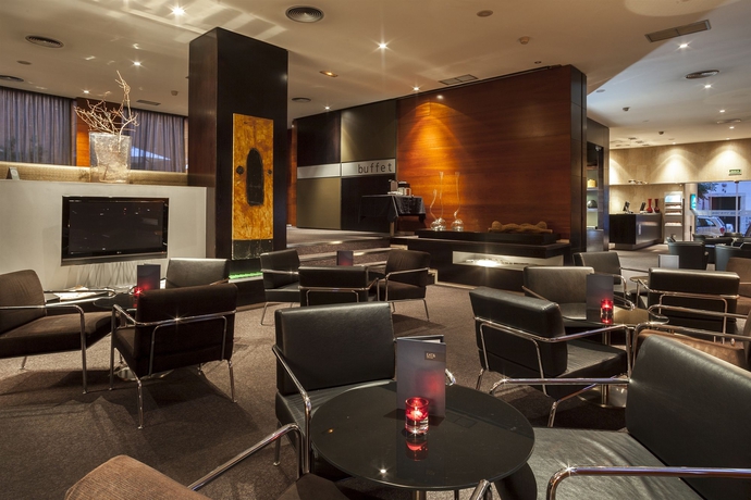 Imagen de los interiores del Hotel Ac Los Vascos By Marriott. Foto 9