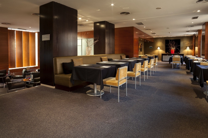 Imagen del bar/restaurante del Hotel Ac Los Vascos By Marriott. Foto 5